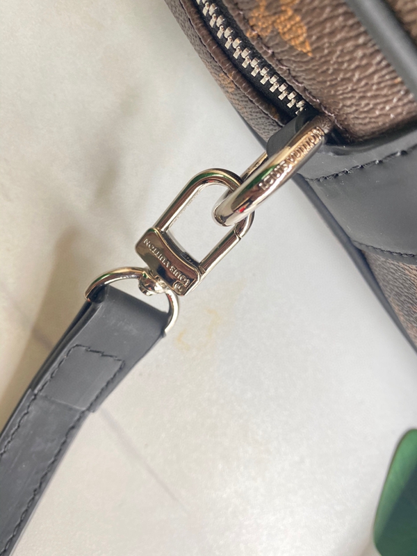 ルイヴィトンバッグ角部分ディテール